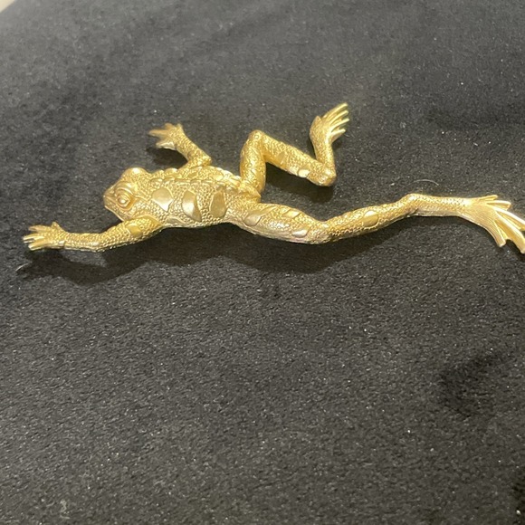 J&J Jewelry - Large Vintage Gold Tone Frog Statement Brooch Signed J.J. Reptile Amphibian 4"